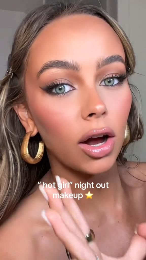 Sizzling Lady Evening Out Make Up, Make Up Tutorial – date make-up, date night time make-up, date night time make-up bathroom