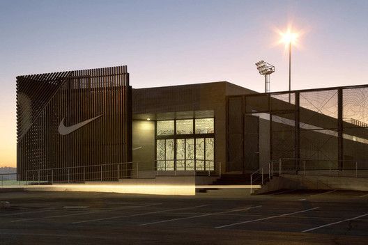 Gallery of Soccer Coaching Centre Soweto / RUFproject  – 3