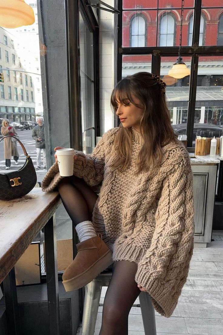 15 Cute and Cozy Outfits That You Can Put on with Uggs