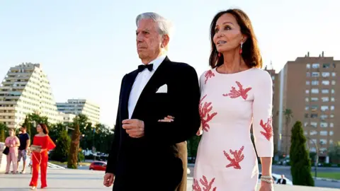 Getty Images Mario Vargas Llosa and Isabel Preysler attend Arts, Sciences and Sports Telva Awards 2018 at Palau de Les Arts Reina Sofia on July 3, 2018 in Valencia, Spain 