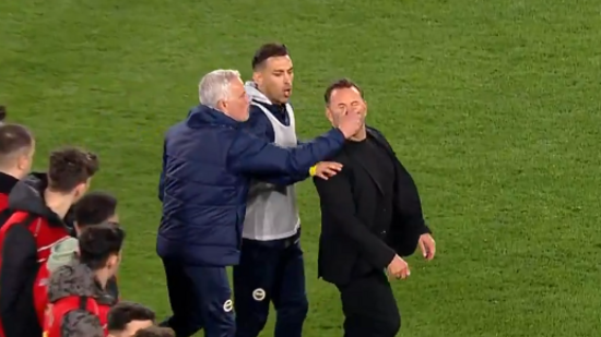 Jose Mourinho ‘physically attacks’ Galatasaray boss; grabs Okan Buruk’s nose, sends him tumbling after Turkish Cup loss | Football News