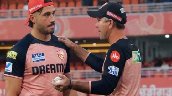 Ponting’s last-minute ‘bad news’ to Stoinis exposed as PBKS’ ‘shocking’ Maxwell act ridiculed: ‘Those are awful numbers’