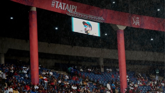 RCB fans swarm Chinnaswamy with Virat Kohli’s Test jersey in stirring tribute to India icon after retirement from format