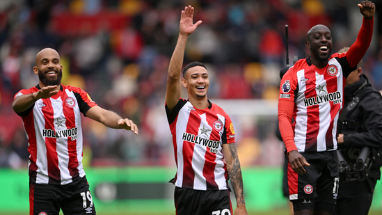 Manchester United crash at Brentford, Alexander Isak rescues Newcastle United against Brighton | Football News