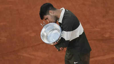French Open 2025 Final: Carlos Alcaraz saves three match points, outlasts Jannik Sinner to defend Roland-Garros crown | Tennis News